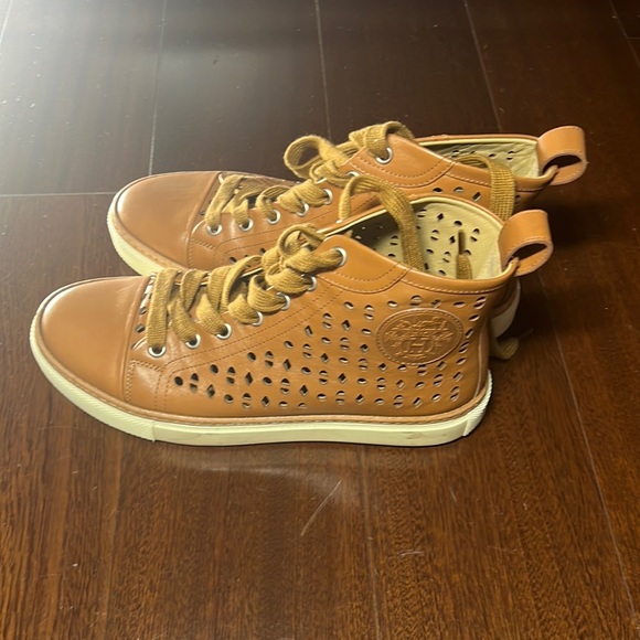 Hermes tan sneaker 36.5 - Picture 2 of 5